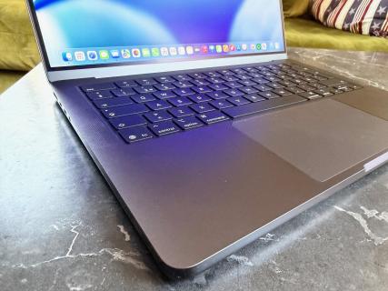 重磅爆料!OLED屏MacBook Pro年内登场,苹果史上最大升级来了