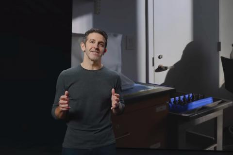 苹果新CEO设计过一款“奇葩”折叠iPad,但我们可能永远都见不到